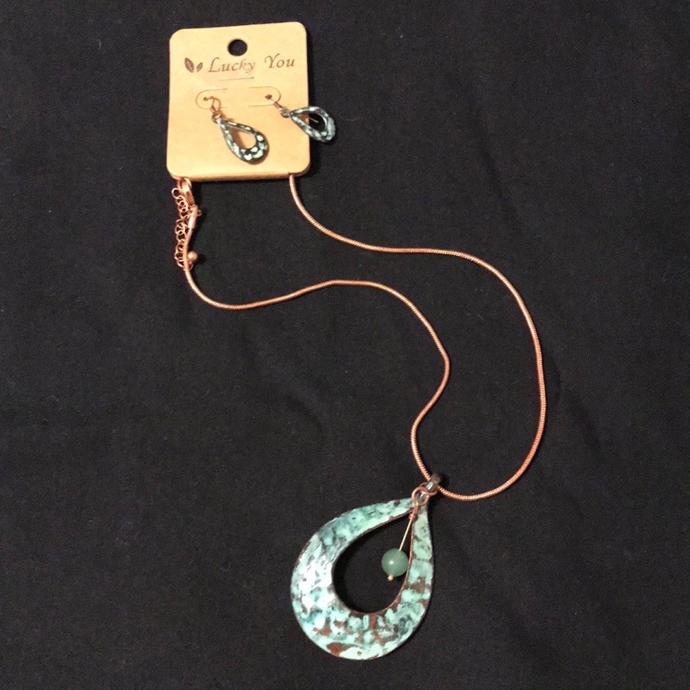Necklace and earring set